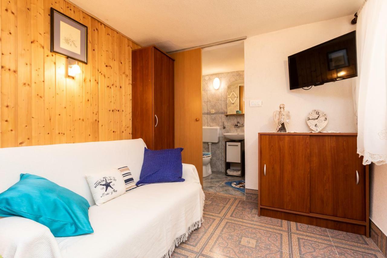 Apartman Verbenia Vrbnik  Esterno foto